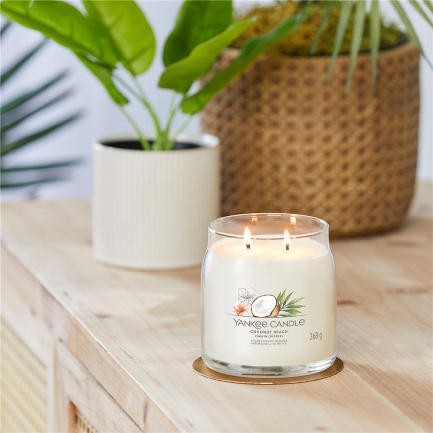 Yankee Candle Coconut Beach wax candle Cylinder White 1 pc(s) – 3