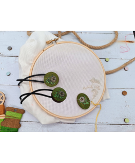 Kind Fox by Wizardi Yuliya Ausianikava individual activity according to certificate No. 1201908 Magnetic holders. Flowers. 2 pcs