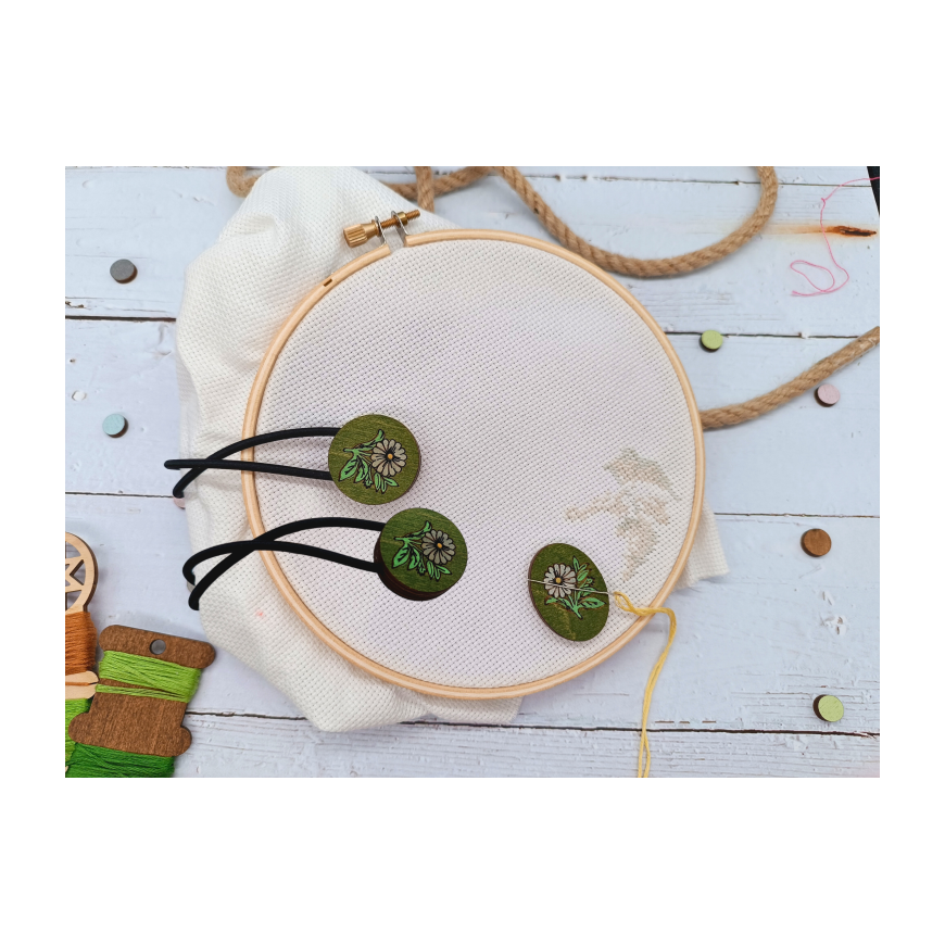 Kind Fox by Wizardi Yuliya Ausianikava individual activity according to certificate No. 1201908 Magnetic holders. Flowers. 2 pcs