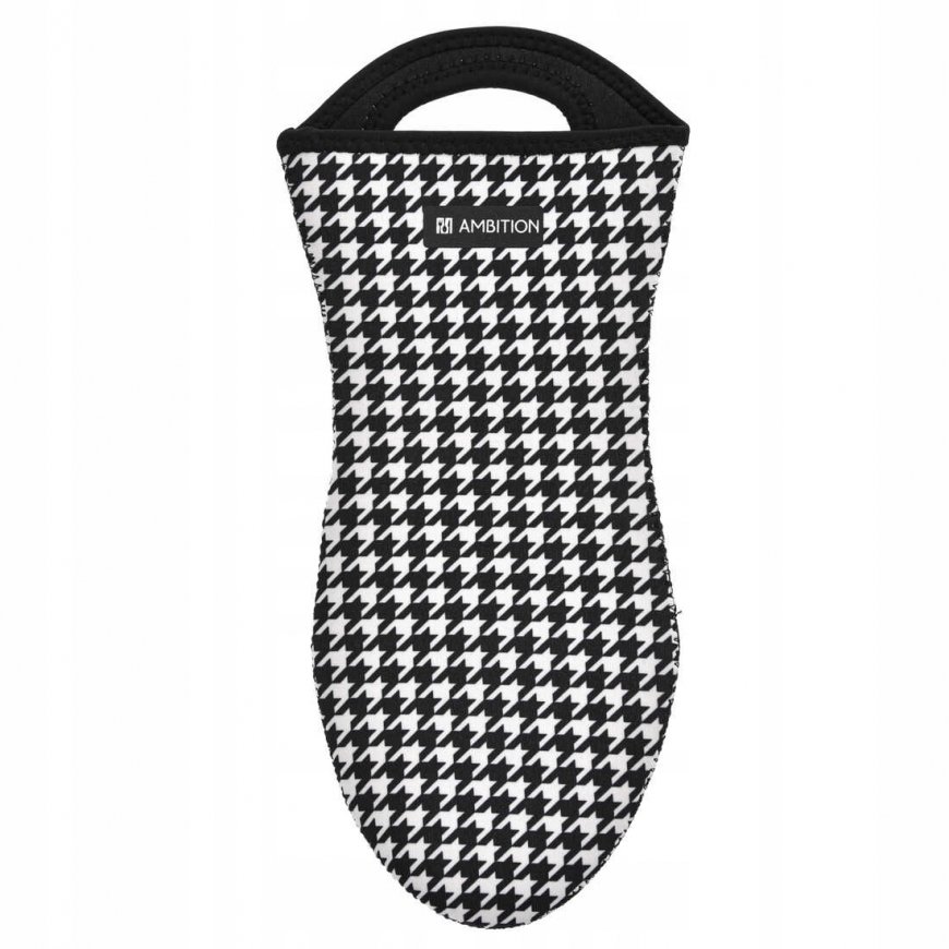 Coco AMBITION neoprene oven mitt with a scale pattern