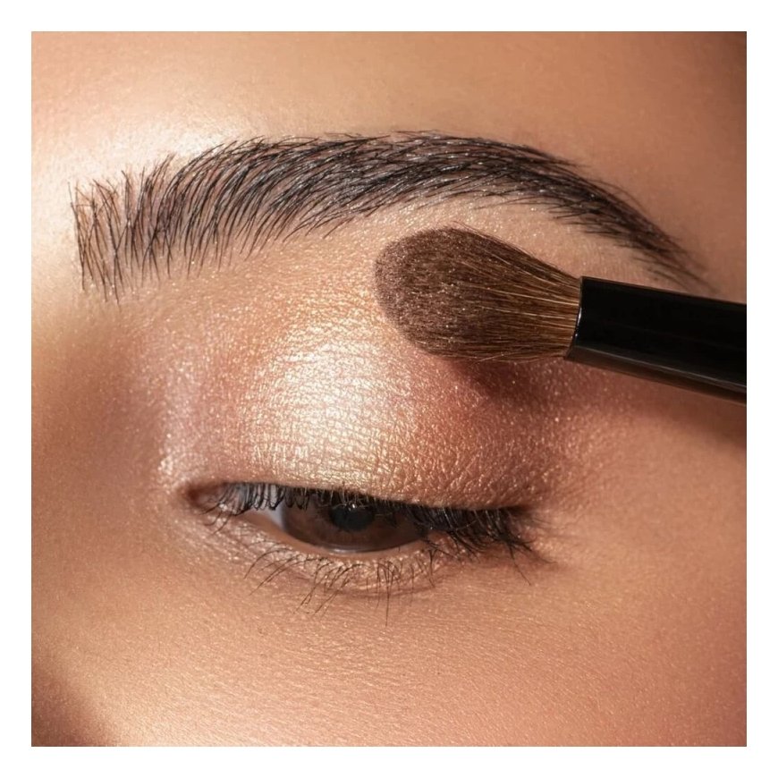 ARTDECO Eyeshadow Pearl Refill luomiväri 0,8 g 26 pearly medium beige Helmi – 2