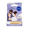 Nivea „Bridgerton Edition Kate&Anthony“ drėkinamieji lūpų dažai „Blackberry Pie“ 4,8 g Nivea „Bridgerton Edition Kate&Anthony“ drėkinamieji lūpų dažai „Blackberry Pie“ 4,8 g