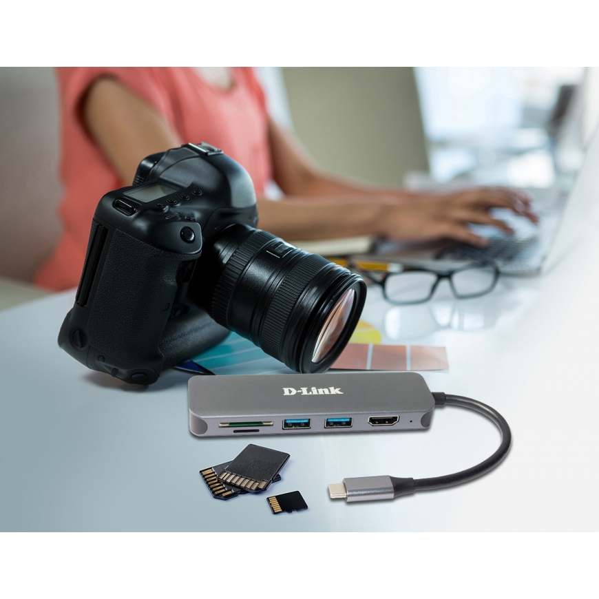 D-Link 6-in-1 USB-C Hub with HDMI/Card Reader/Power Delivery – 5