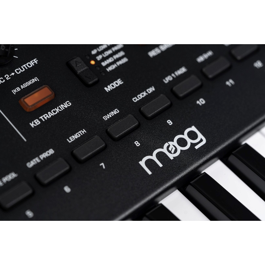 MOOG Messenger - a monophonic analog keyboard synthesizer – 5