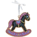 Beldizart Ristpisted töö puidust alusel "Little Dark Horse" 8x8 cm SO-157 Beldizart Ristpisted töö puidust alusel "Little Dark Horse" 8x8 cm SO-157