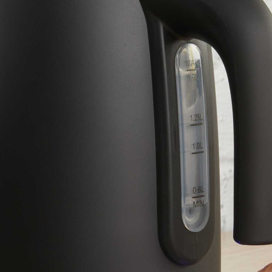PETRA PT5632MBLKVDE 3KW vedenkeitin mattamusta – 3