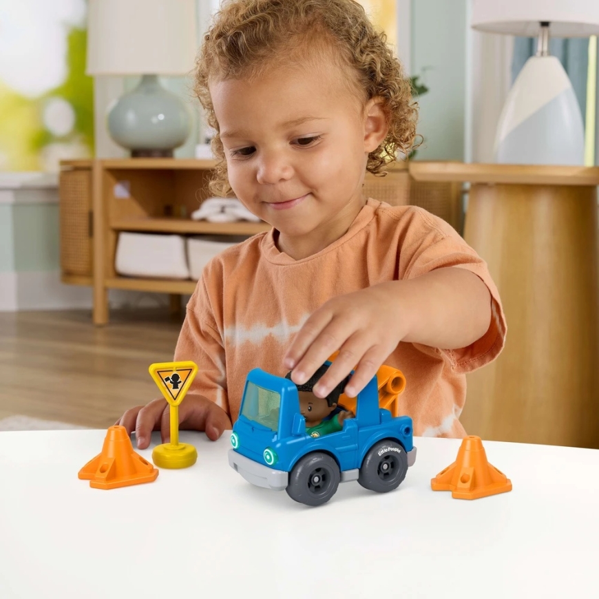Väikeste figuuride komplekt autoga, figuriga ja tarvikutega - Teeabi – 3