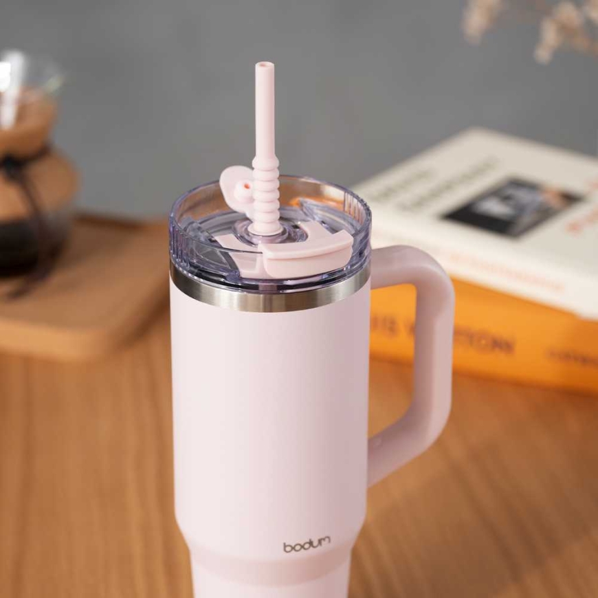 Bodum terminis puodelis su šiaudeliu ir rankena Travel Mug 1,2 l Braškių – 3