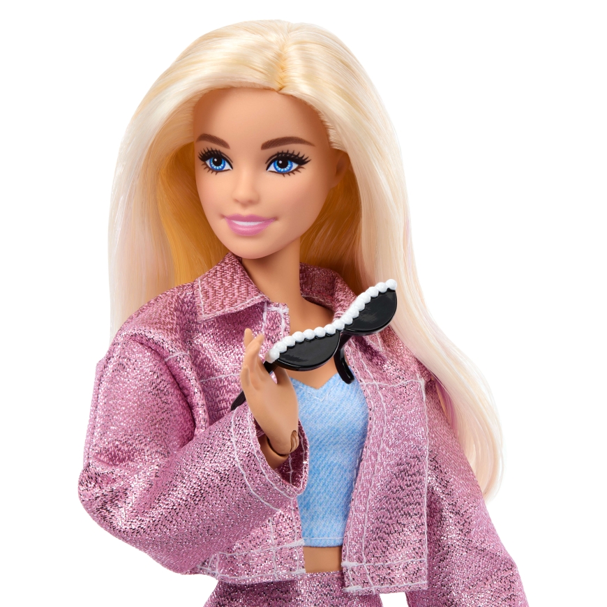 Barbie Deluxe Style Doll with 4 Fashions, 4 Accessories, 4 Interchangeable Hands & Color Change Hair – 2