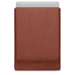 Woolnut odinis dėklas MacBook Neo, konjako spalvos
