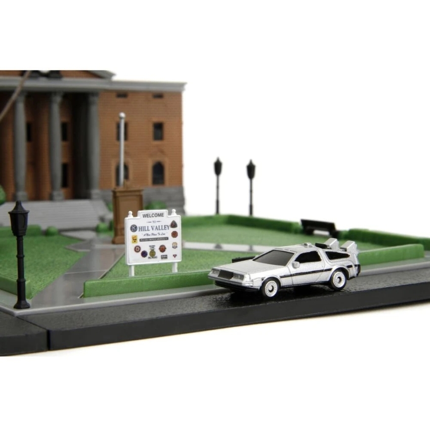 Jada Toys Tagasi Tulevikku Hill Valley Kohtuhoone väljak dioraam replika – 2