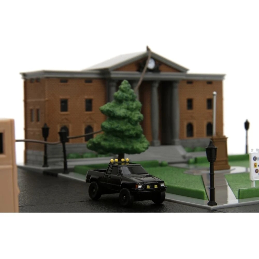 Jada Toys Back To The Future Hill Valley Courthouse Square diorama replica – 4