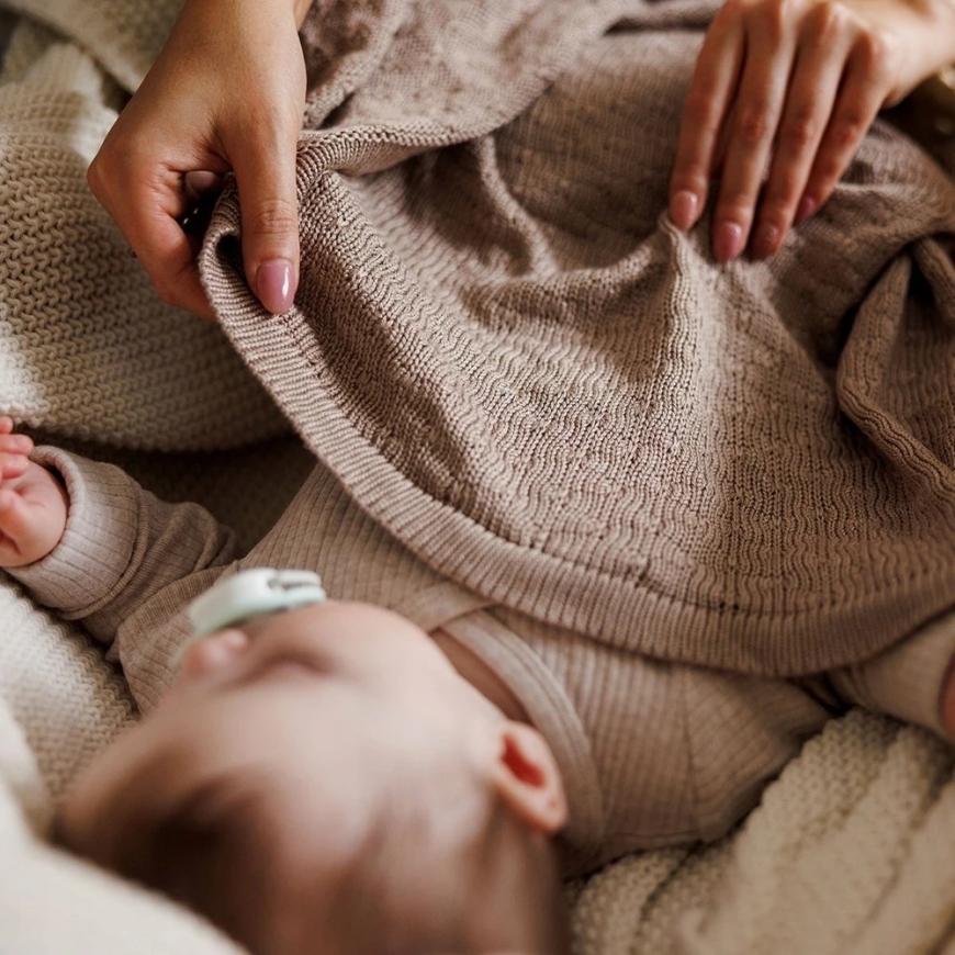 Baby Ono neulottu bambusta valmistettu ruskea peitto 1673/03 1673/03 – 3