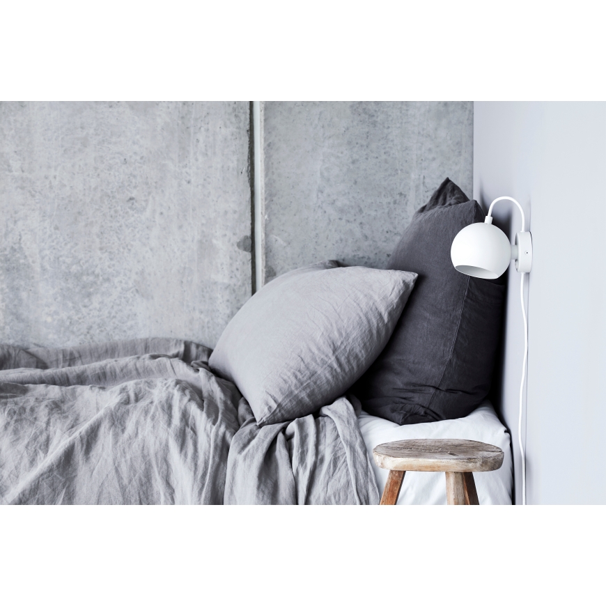 Frandsen Ball Ø12 wall lamp, matte white – 2