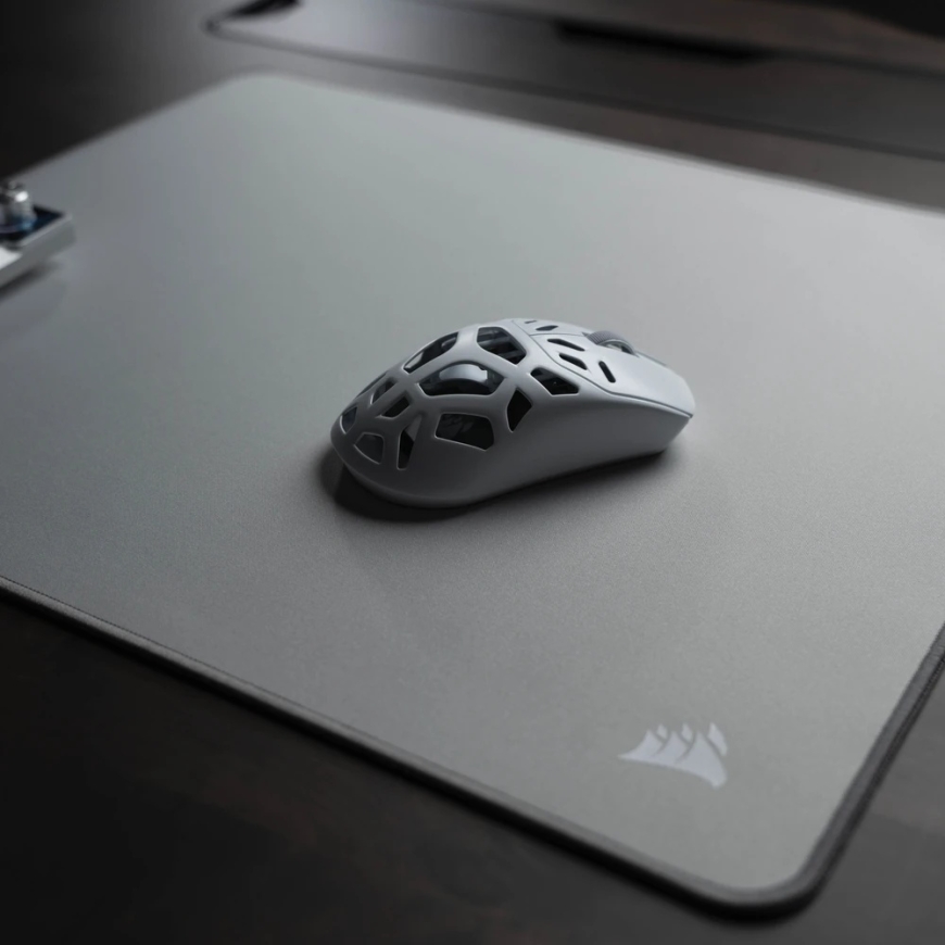 CORSAIR MM Spēļu peles paliktnis, Auduma virsma, Pretgružu malas – pelēks, L – 4