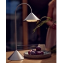 Frandsen Grasp Portable pöytälamppu, harjattu ruostumaton teräs, 47 cm Frandsen Grasp Portable pöytälamppu, harjattu ruostumaton teräs, 47 cm