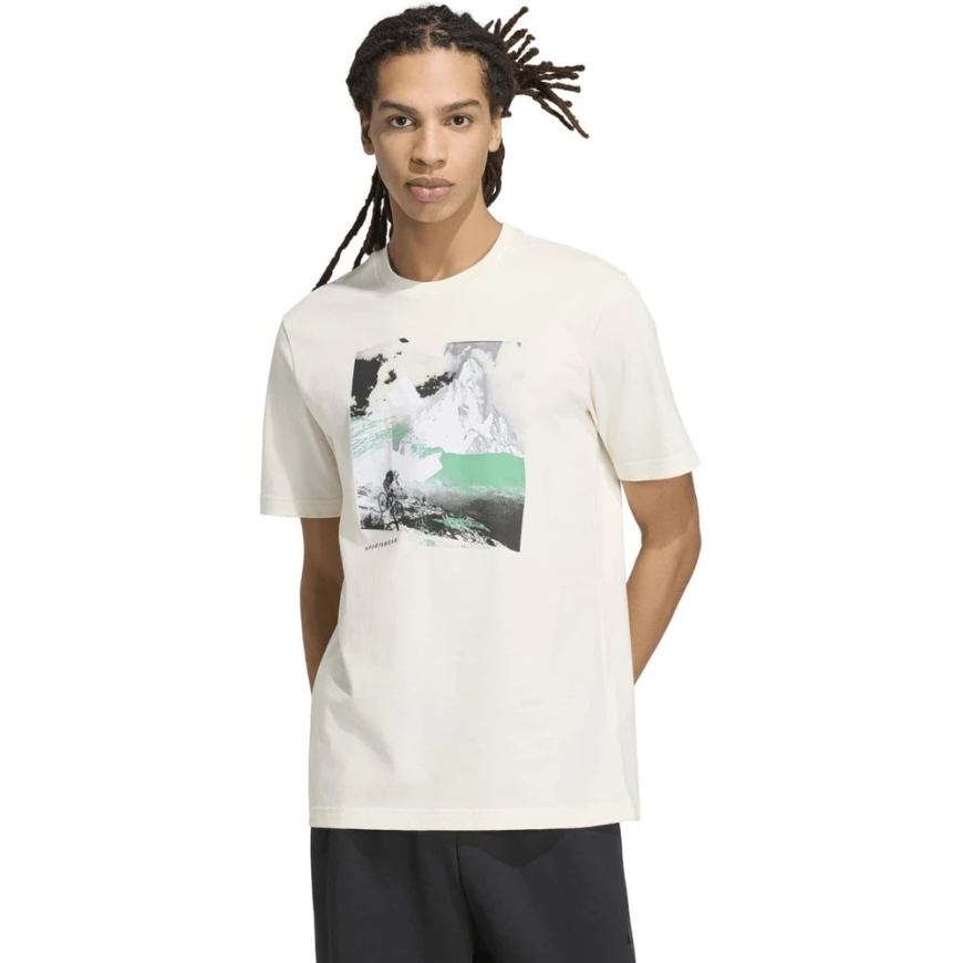 adidas Miesten T-paita Memories of Sport Outdoor Graphic Kermanvärinen KC7095 (S)