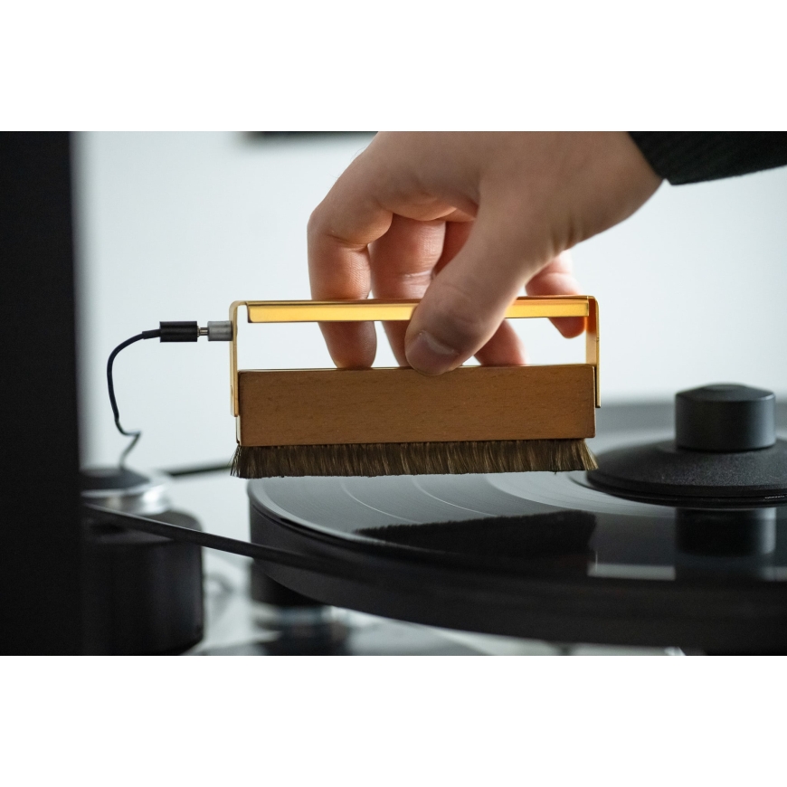 Pro-Ject Brush It Premium carbon fiber record brush – 5