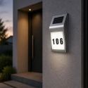 Lean Solar LED seinävalaisin talon numerolla hopea Lean Solar LED seinävalaisin talon numerolla hopea