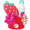 Set Inuwet: Strawberry valomasis ir drėkinamasis dušo putų muilas, 200 ml + plaukų gumelė Scrunchy + Strawberry kūno kempinė + S Set Inuwet: Strawberry valomasis ir drėkinamasis dušo putų muilas, 200 ml + plaukų gumelė Scrunchy + Strawberry kūno kempinė + S