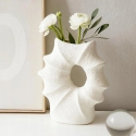 Mājas stilizēšanas kolekcija Porcelāna izlietnes formas vāze MURI, 21 x 7 x 23,5 cm, balta Mājas stilizēšanas kolekcija Porcelāna izlietnes formas vāze MURI, 21 x 7 x 23,5 cm, balta