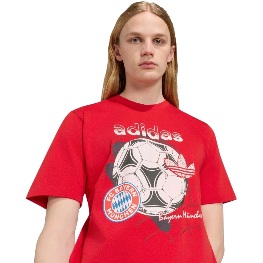 Vīriešu T-krekls adidas FC Bayern Muenchen Seasonal Graphic sarkans KG2586 (XL) – 4