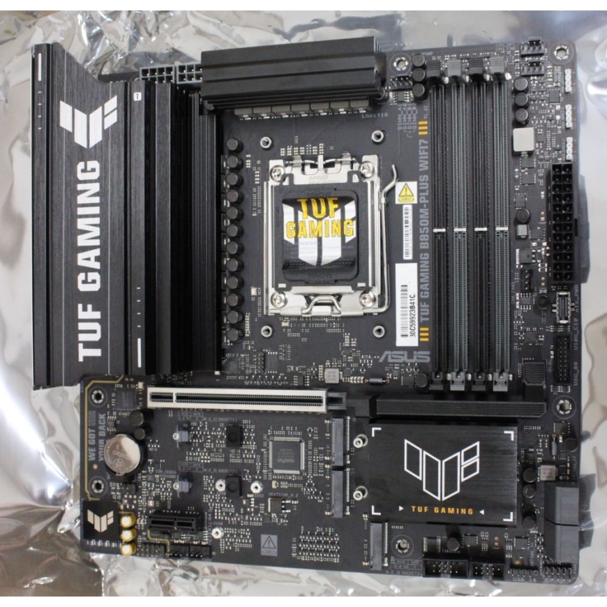 IŠPARDAVIMAS. | TUF GAMING B850M-PLUS WIFI7 | Procesorių šeima AMD | Procesoriaus lizdas AM5 | DDR5 | Palaikomi kietojo disko są
