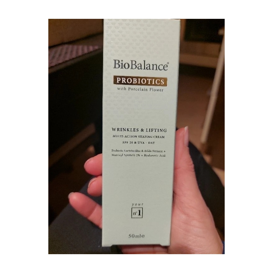 Bio Balance Wrinkle & Lifting daugiafunkcis formuojantis, stangrinantis ir nuo raukšlių dieninis kremas veidui ir kaklui SPF 20, – 2