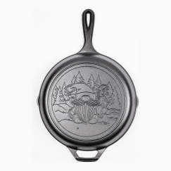 Lodge Valurautapannu 26 cm Joulutonttu