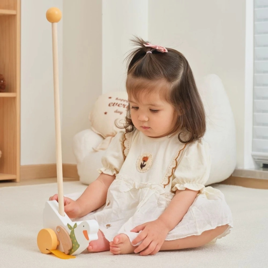 Viga Toys VIGA PolarB medinė žąsis ant pagaliuko vaikams nuo 12 mėn. – 2