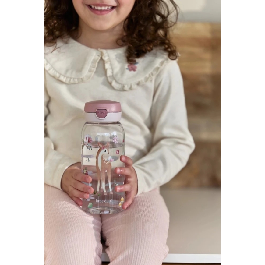 Rosti Mepal Fairy Little Dutch gertuvė su atlenkiamu dangteliu „Fėjų sodas“, 600 ml – 2