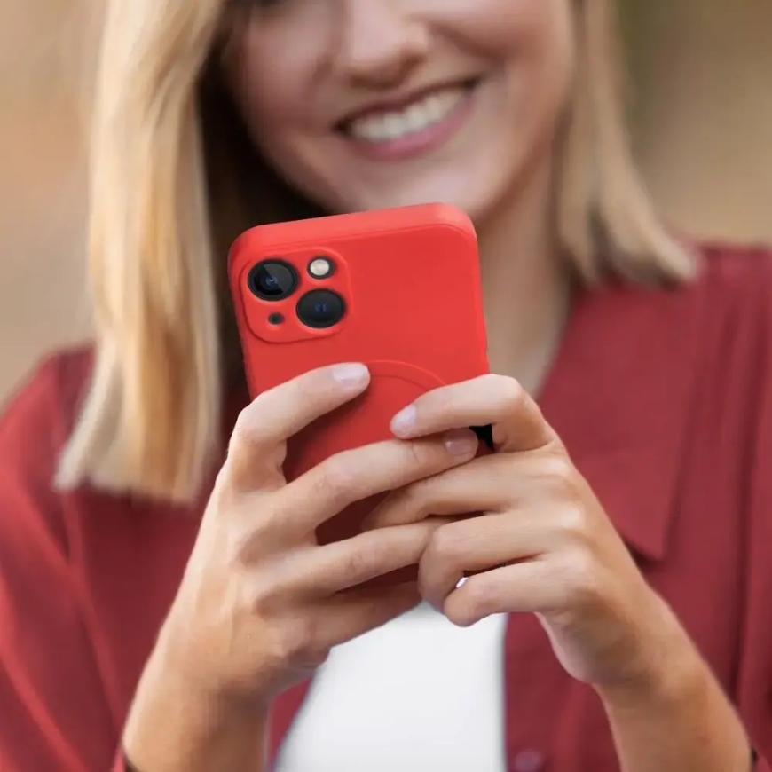 SILICONE MAG COVER phone case with MagSafe support for iPhone 16 red – 3