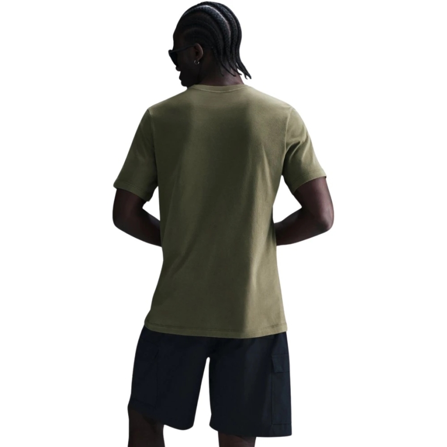 Мужская футболка Nike Sportswear оливковая AR5004 222 (L) – 2