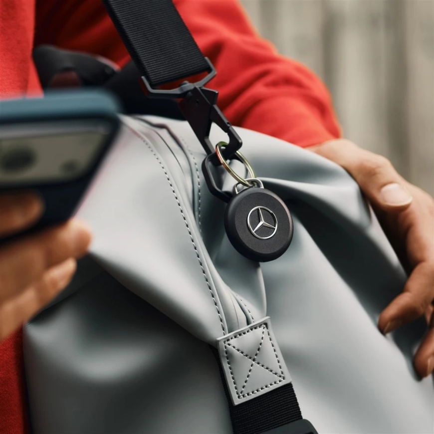 Chipolo LOOP Mercedes – ladattava "Bluetooth" seuranta silikonilenkillä, suunniteltu iOS:lle ja Androidille, must