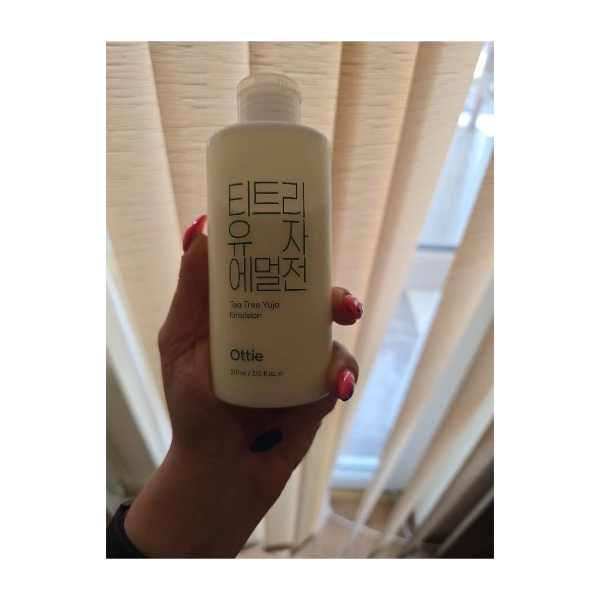Ottie Tea Tree Yuja niisutav päevane ja öine emulsioon näole, 210 ml – 2