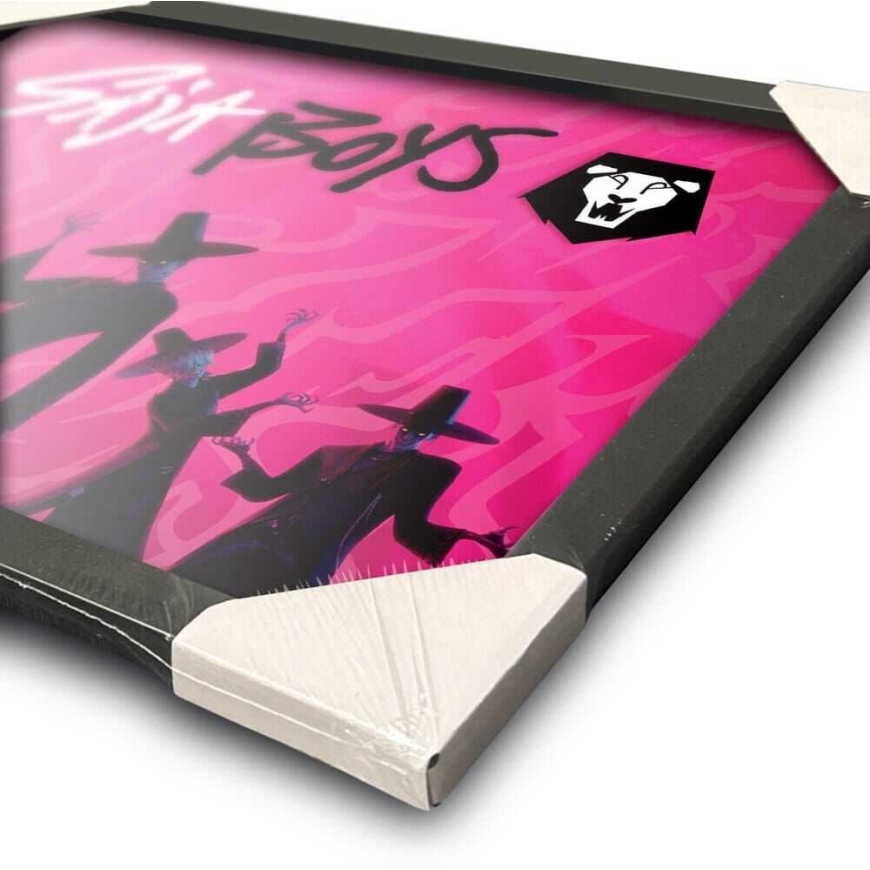 Pyramidi KPop Demon Hunters Saja Boys Kehystetty tuloste – 2