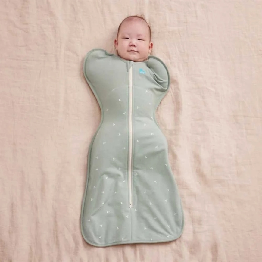Love To Dream „Swaddle UP“ – NB dydis – alyvuogių šakelė – 1 ŽINGSNIS – SUDĖTI 1,5