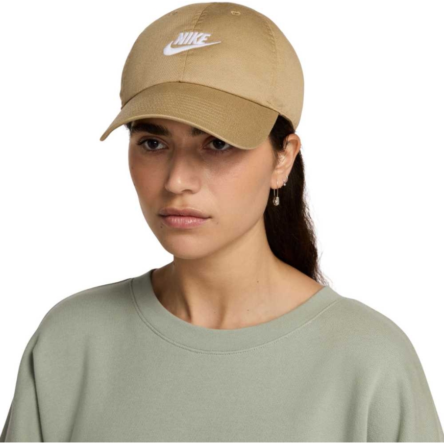 Nike Club cepure ar vizieri smilšu krāsā FB5368 297 (M/L)