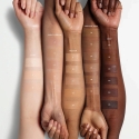 Fenty Beauty „Eaze Drop Blurring Skin Tint“ mitrinošs grima pamats, krāsa: 05 Light Medium, 32 ml Fenty Beauty „Eaze Drop Blurring Skin Tint“ mitrinošs grima pamats, krāsa: 05 Light Medium, 32 ml