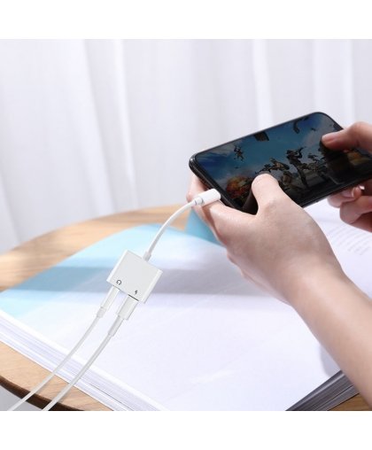 Joyroom S-Y104 Audio Power Converter - Lightning (male) to Lightning (female) + headphones jack 3,5 mm (female) White – 3