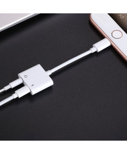 Joyroom S-Y104 Audio Power Converter - Lightning (male) to Lightning (female) + headphones jack 3,5 mm (female) White – 4