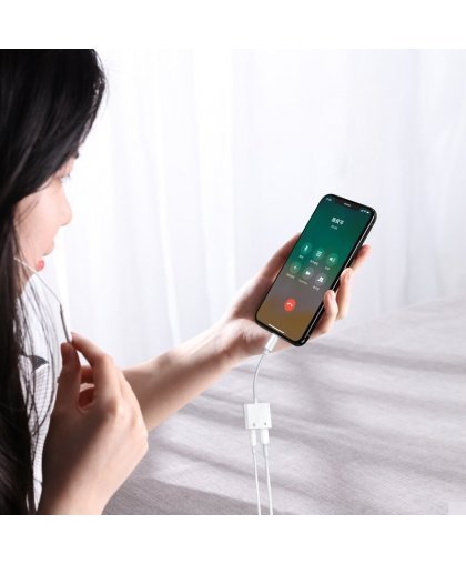 Joyroom S-Y104 Audio Power Converter - Lightning (male) to Lightning (female) + headphones jack 3,5 mm (female) White – 5