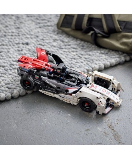 LEGO Technic 42137 - Formula E® Porsche 99X Electric – 10