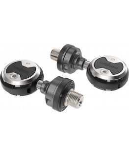 Wahoo Powrlnk Zero pedal system lock pedals
