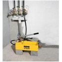 Manual pressure measuring pump REMS Push
