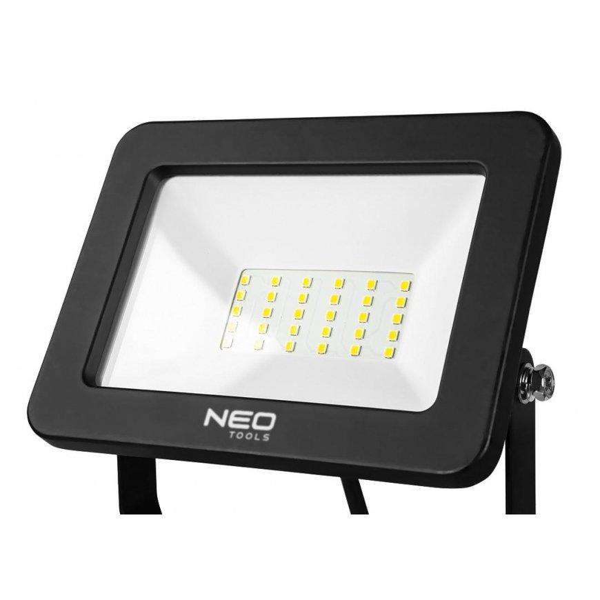 Neo Single 50W LED headlight 4250 lm 230V on 1.8m vertical – 12