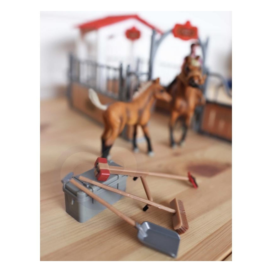 Woopie VUOPIS 18 el Figurko Koni award stable set. – 3