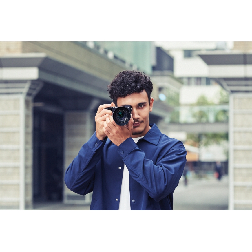 Sony α 6400 + SEL18135 MILC 24.2 MP CMOS 6000 x 4000 pixels Black – 4