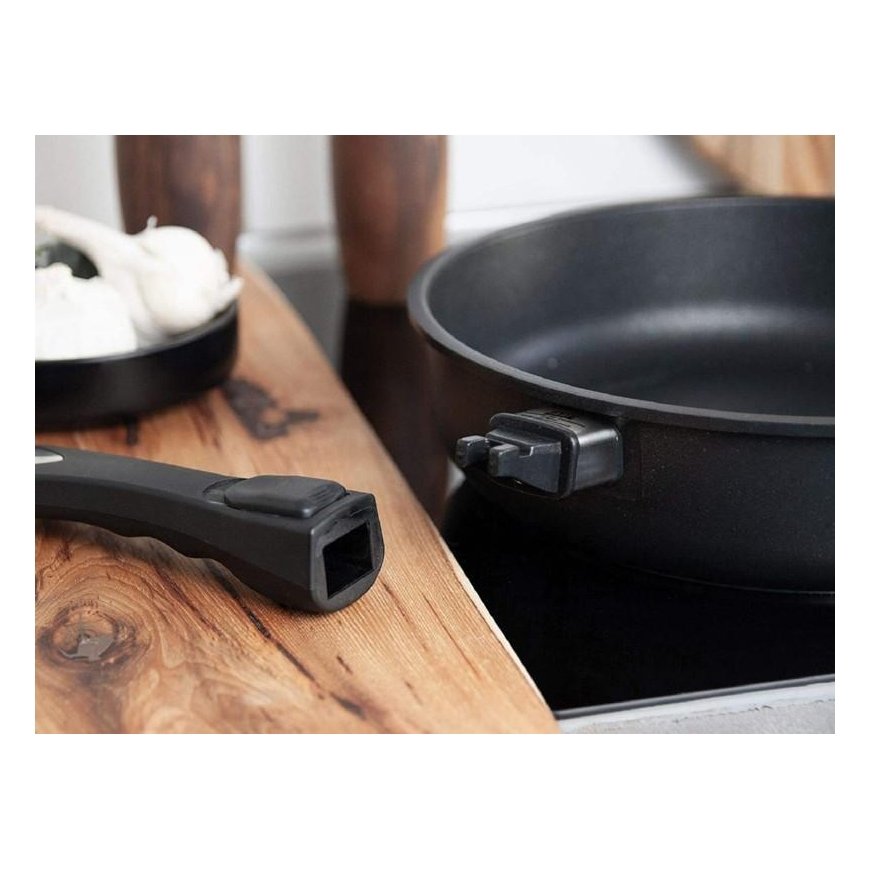 Amt Gastroguss Induction pan with removable handle AMTI728-E-Z20B – 2