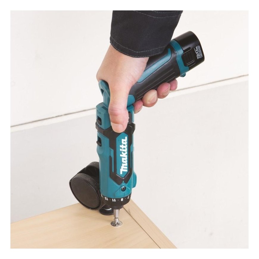 Makita DF012DSJ Cordless screwdriver 7.2V 2x1.5Ah Li-ion 8Nm 1/4" LED 2-speed, MAKPACK – 3